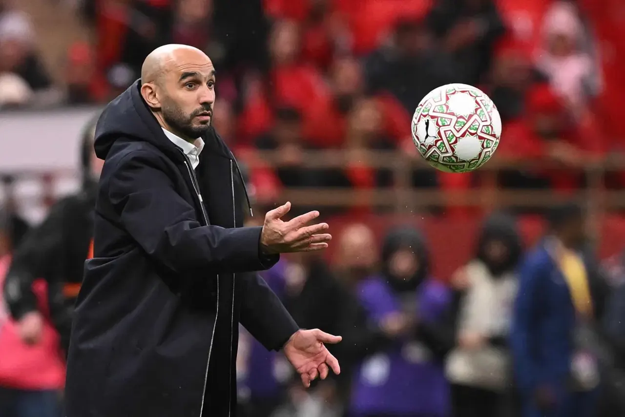 تقارير تكشف أن مستقبل الركراكي مع المنتخب المغربي "لم يُحسم" وقد يغادر بعد خسارة أمم إفريقيا