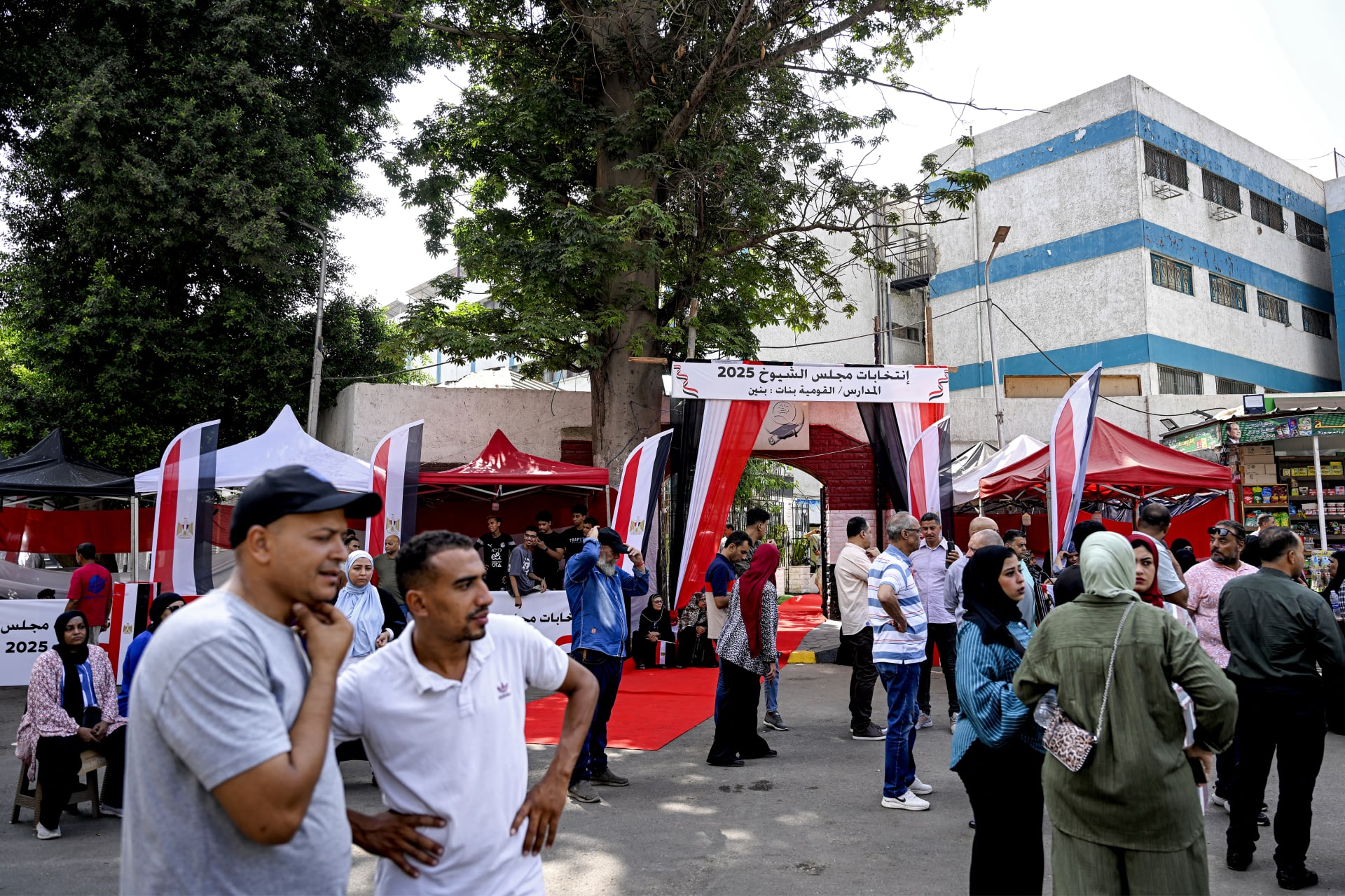 انطلاق انتخابات مجلس الشيوخ في مصر.. والسيسي يدلي بصوته وسط مشاركة أحزاب  جديدة - CNN Arabic