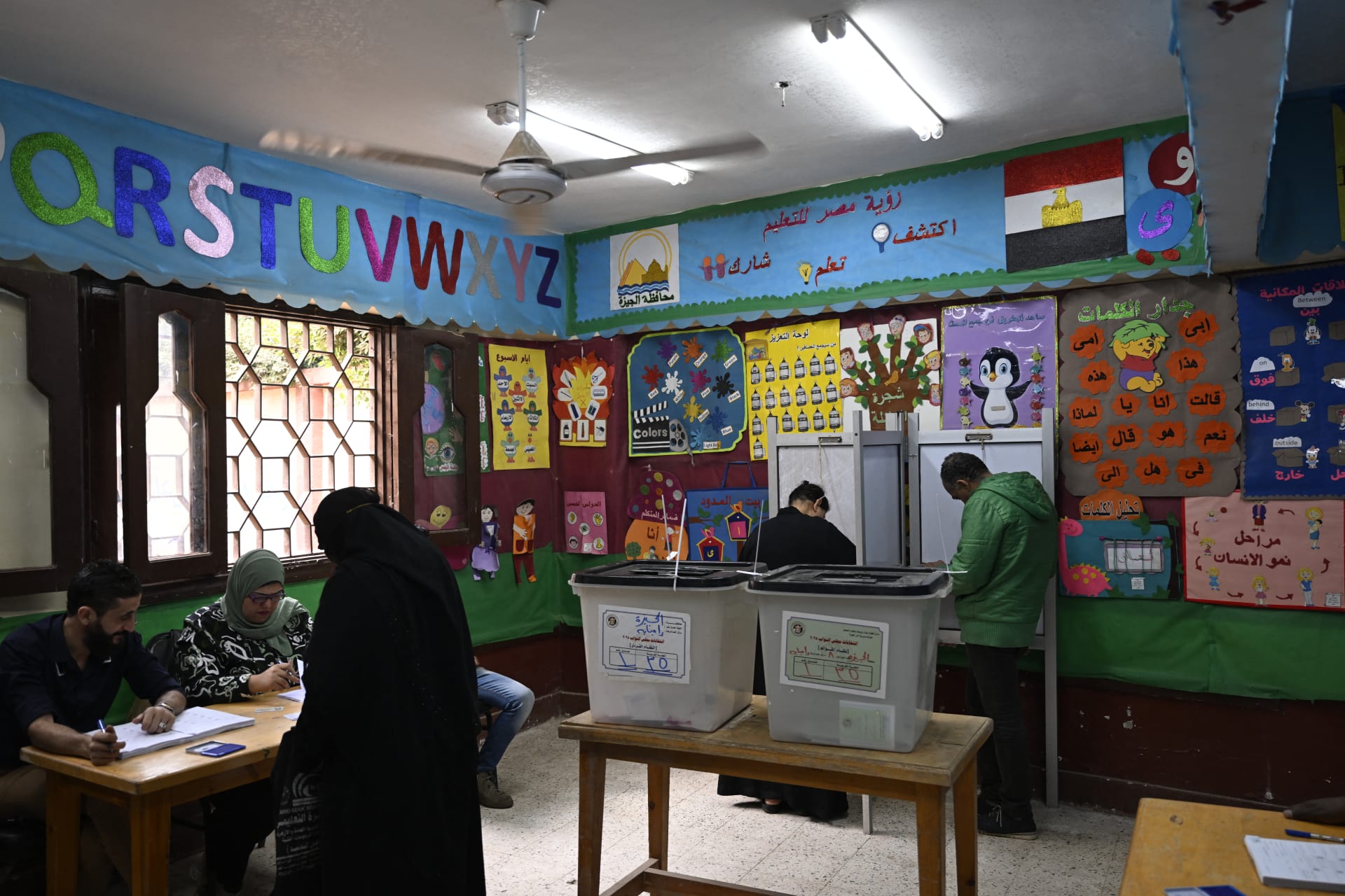 مصر..أشخاص يزعمون "تزوير" الانتخابات في لجنة بالمنيا والداخلية تعقب - CNN  Arabic