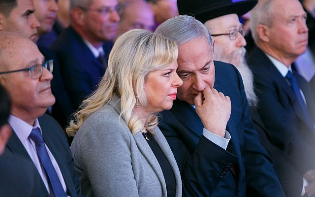 وسط أزمة قانونية.. سارة نتنياهو تقاضي مساعدًا سابقًا وتتهمه بالابتزاز وانتهاك الخصوصية