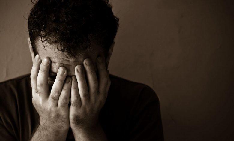 السجن المشدد 10 سنوات على متهمي ابتزاز شاب بالتصوير العاري بالفيوم