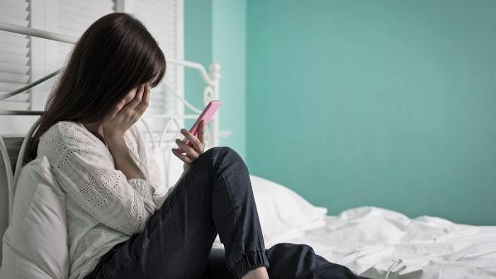 حبس عاطل بالجيزة لابتزاز سيدة وتهديدها بنشر صورها الخاصة