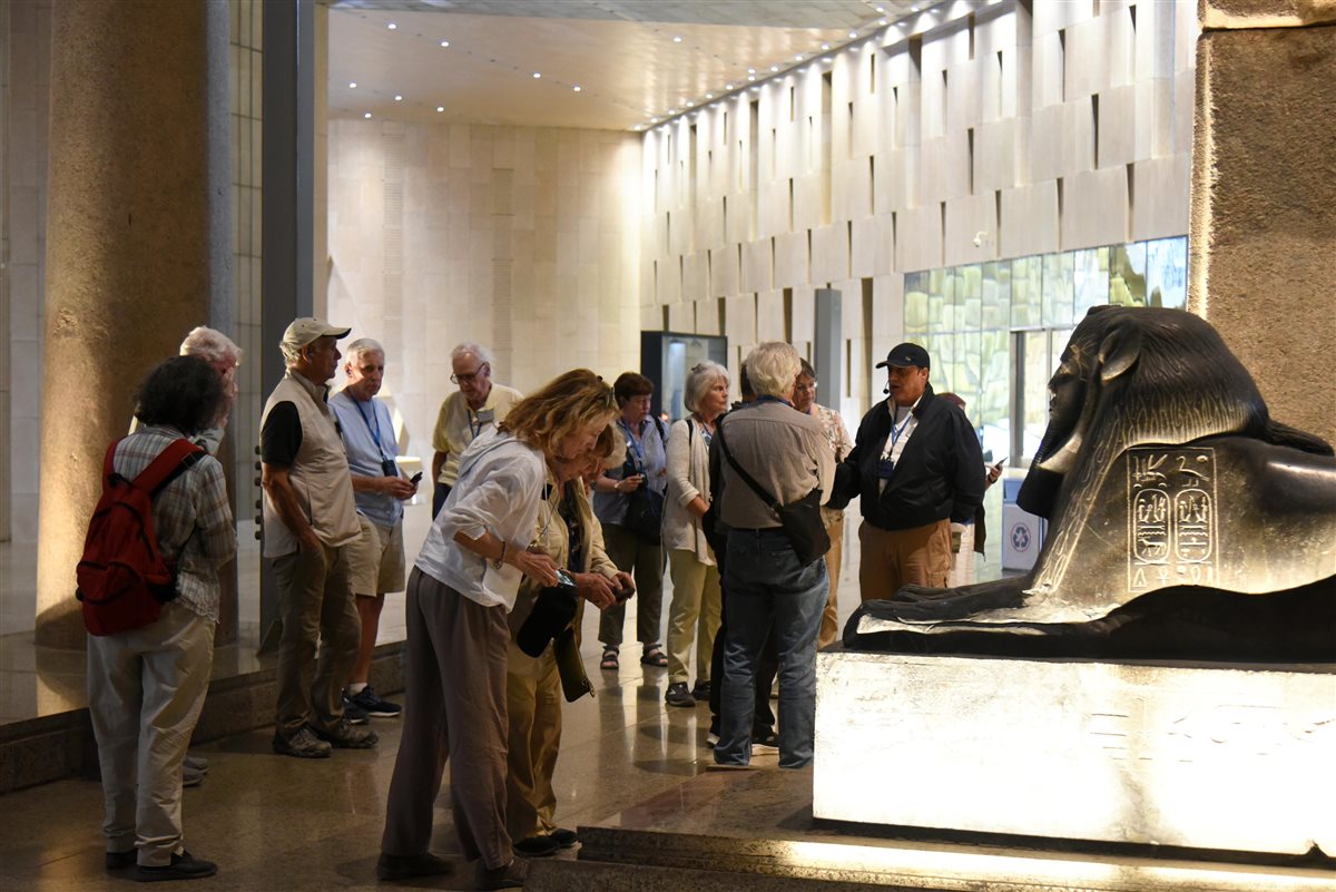 الرئيس التنفيذي للمتحف المصري الكبير يقوم بجولة داخلية بأول أيام استقبال  الزائرين