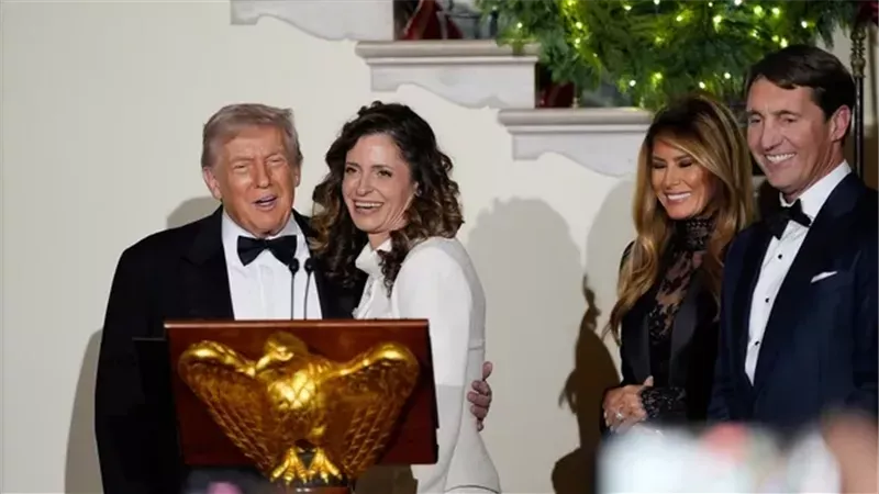 جوليا ليتلو تستعد لمواجهة بيل كاسيدي بعد دعم ترامب لها