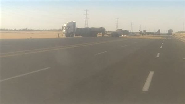 مصرع شخصين وإصابة ثالث في حادث تصادم شاحنتين بالوادي الجديد