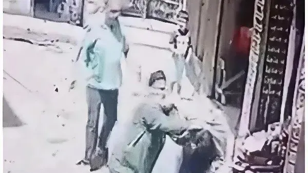 سيدة تجر زوجة ابنها من شعرها في شوارع الغربية.. خلافات عائلية تتحول لواقعة تثير الغضب