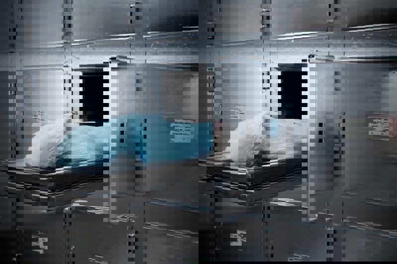 خنق وسرقة ذهب.. العثور على جثة سيدة مخنوقة داخل شقتها في طنطا