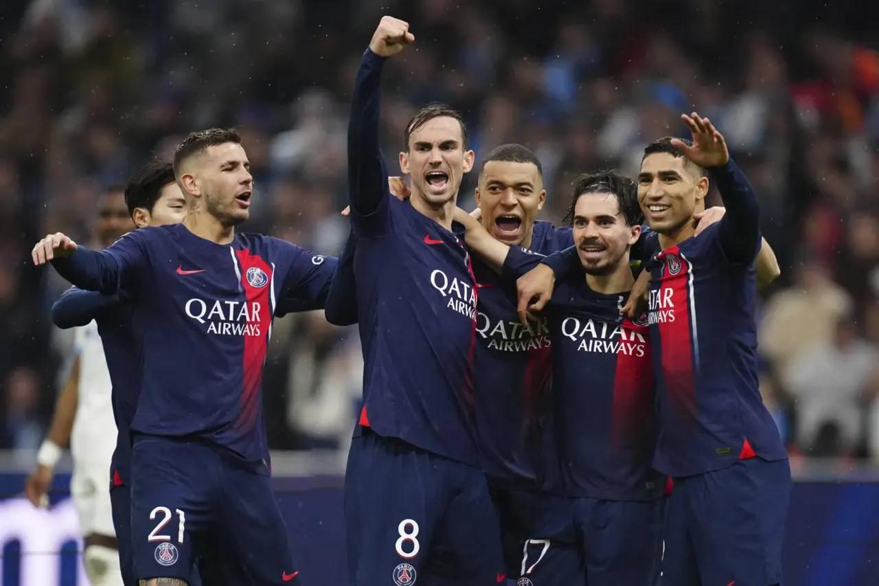 باريس سان جيرمان بـ10 لاعبين يحسم قمة الدوري الفرنسي أمام مرسيليا بالفوز 2 - صفر