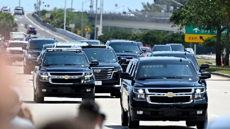 موكب ترامب يغادر منزله في فلوريدا متوجها إلى نيويورك للمثول أمام المحكمة -  أبنا العربية