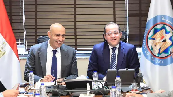 زيادة مرتبات المعلمين.. التعليم والمالية تبحثان إقرار الزيادة العام الدراسي المقبل