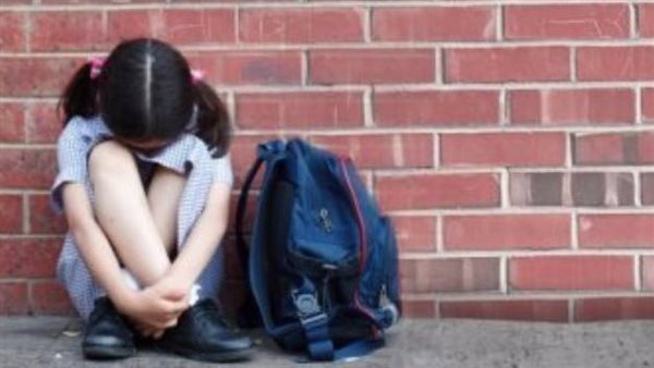 إحالة معلم علوم بمحافظة المنيا إلى محكمة الجنايات بتهمة التعدي على طفلة داخل مسكنه