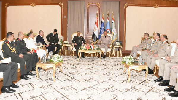 رئيس أركان القوات المسلحة يبحث مع نظيره التركي تعزيز التعاون العسكري