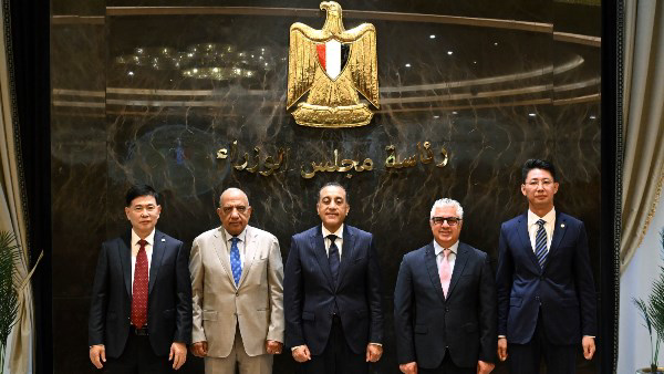 بحضور رئيس الوزراء.. توقيع عقد استثماري بـ300 مليون دولار لإنتاج مكونات إطارات السيارات في المنطقة الاقتصادية لقناة السويس
