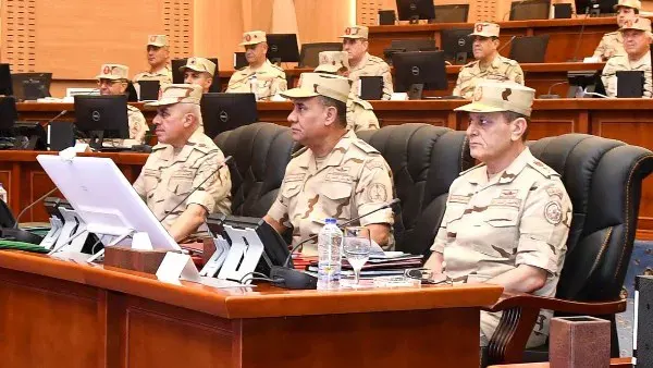 وزير الدفاع يتابع مشروع مراكز القيادة الاستراتيجي ويشيد بالكفاءة القتالية للقوات المسلحة