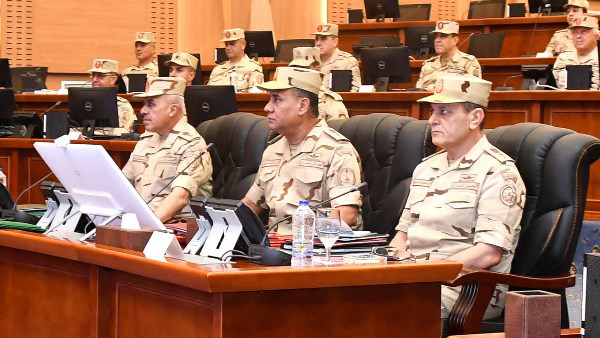 وزير الدفاع يتابع مشروع مراكز القيادة الاستراتيجي ويشيد بالكفاءة القتالية للقوات المسلحة