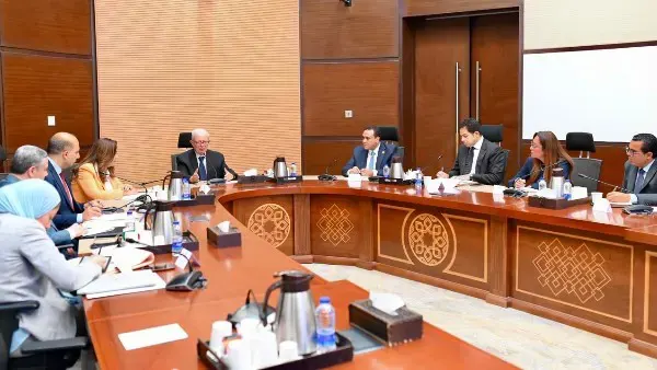 الحكومة تبحث تطوير منظومة إدارة المخلفات في مصر.. وتوسيع الشراكة مع القطاع الخاص