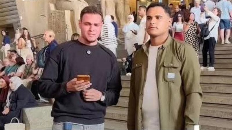 فين الكاميرات".. شيرين هلال تنتقد شاب يقرأ القرآن بالمتحف المصري| تفاصيل