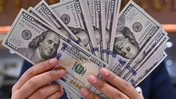 تراجع سعر الدولار اليوم الأحد 3 مايو 2026 بمستهل التعاملات.. الأخضر بكام
