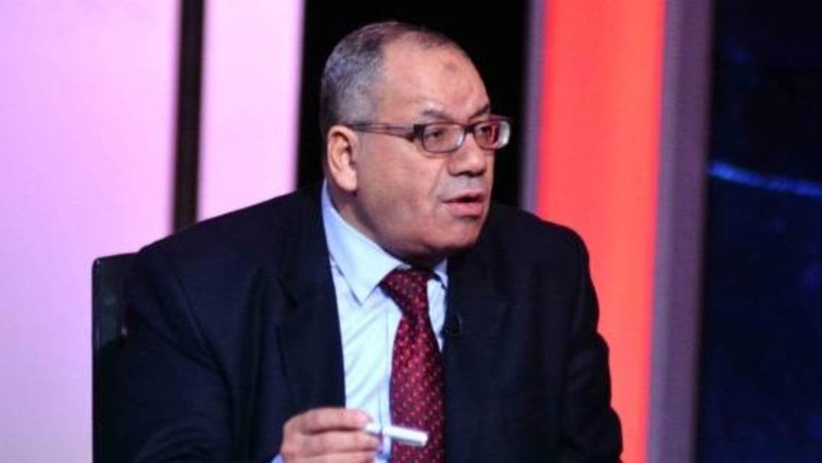 بعد منعه تلفزيونيا.. إحالة محامي الجينز الممزق للمحاكمة