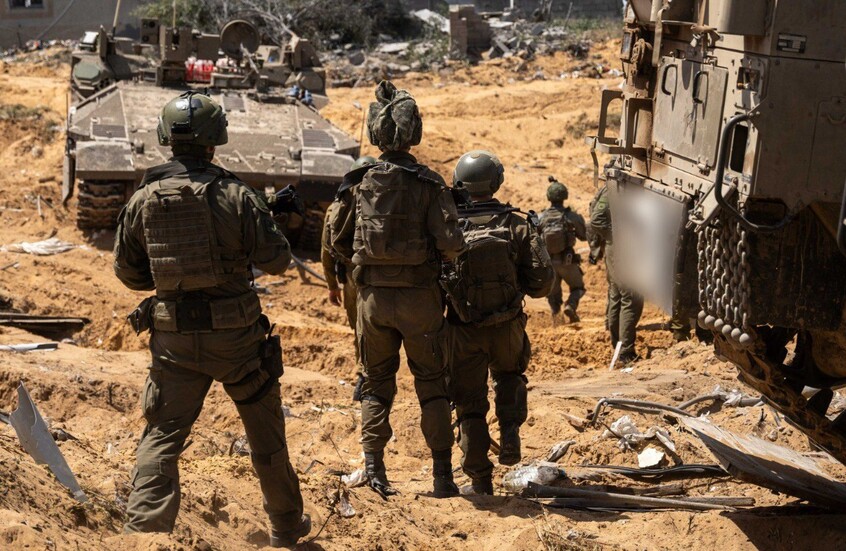 فنانة تشكيلية إسرائيلية تنشر تفاصيل حوار خطير عن غزة دار بين جنديين إسرائيليين بمحطة قطار (صورة)