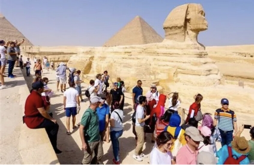 مصر تعلن عن زيادة كبيرة في أعداد السياح بعد افتتاح المتحف الكبير