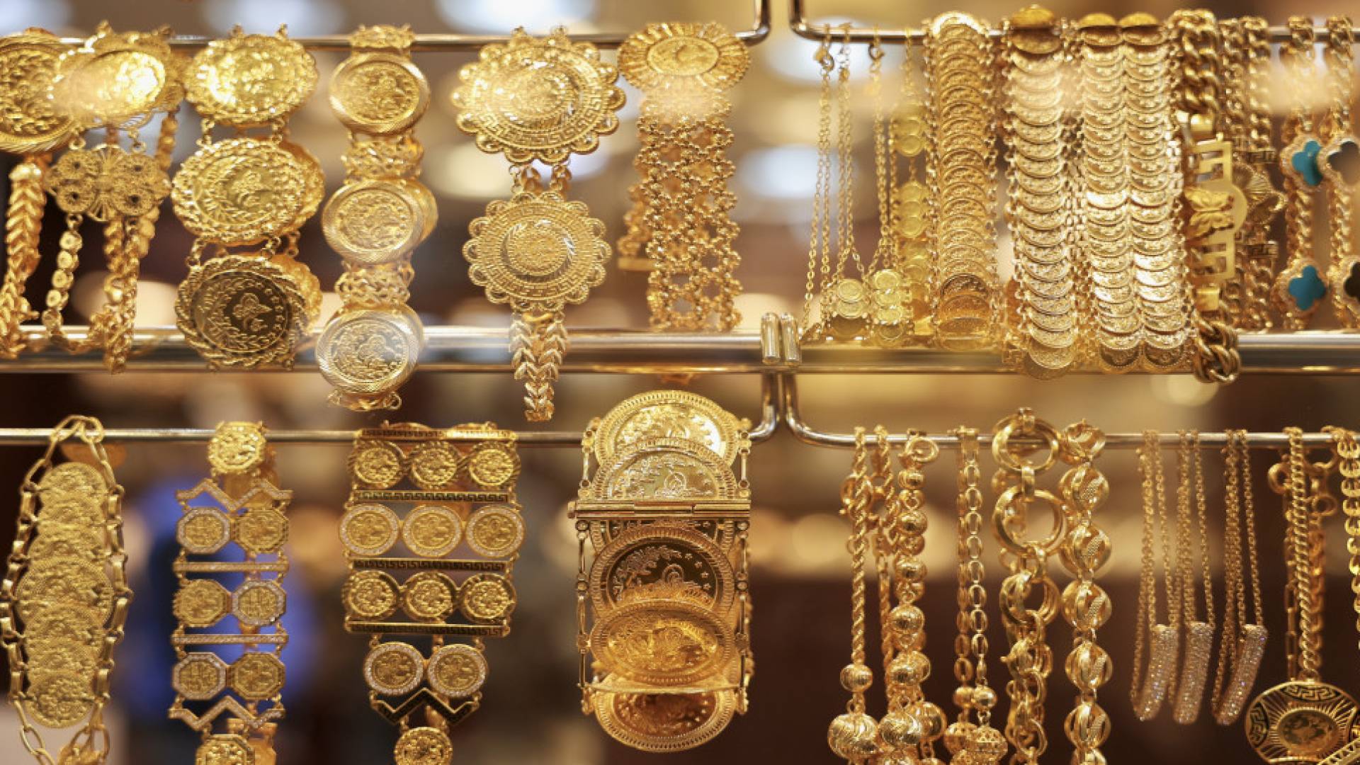 رؤيا الإخباري | ذهب عيار 21 يقفز إلى 5,900 جنيه في السوق المصرية.. تعرف على  أسعار البيع والشراء