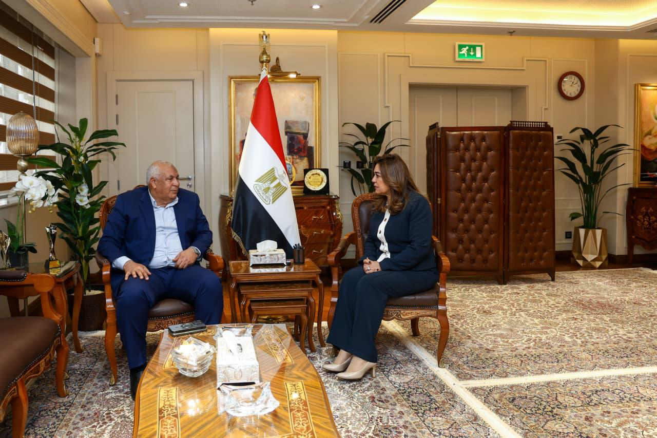 وزيرة التنمية المحلية تتابع ملفات مطروح.. مشروعات الخطة الاستثمارية والنظافة في المقدمة