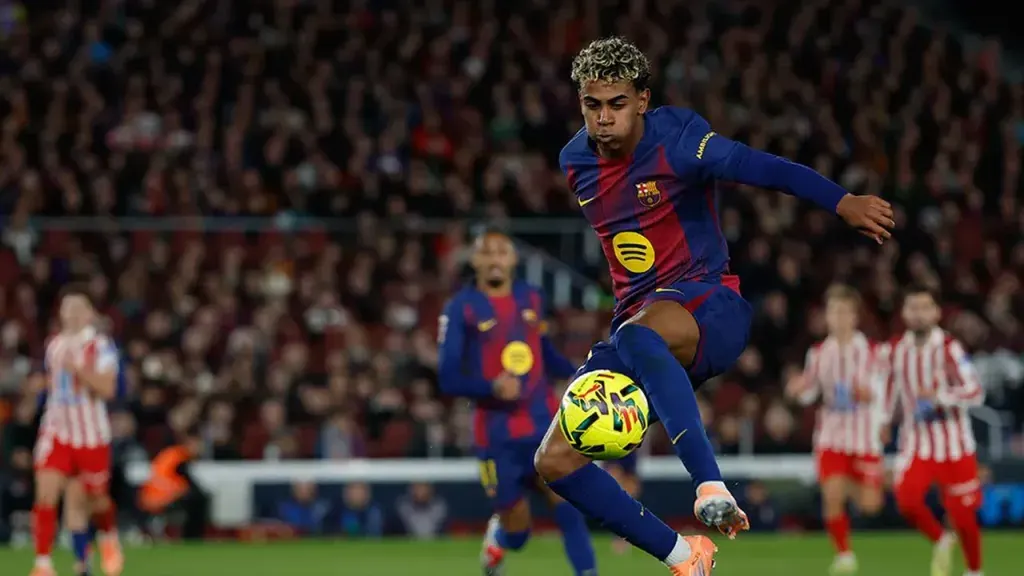 عرض تاريخي بقيمة 300 مليون يورو يشعل أزمة لامين يامال داخل برشلونة