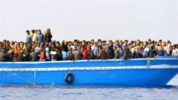 مصرع 3 أشخاص وإصابة 19 آخرين في غرق مركب قبالة سواحل الإسكندرية