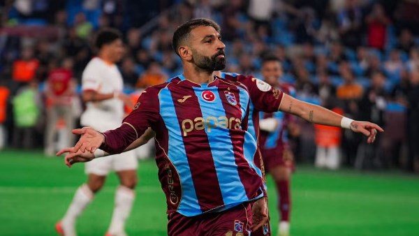 هاتريك محمد صلاح يشعل سباق هدافي أوروبا.. النجم المصري يدخل المربع الذهبي
