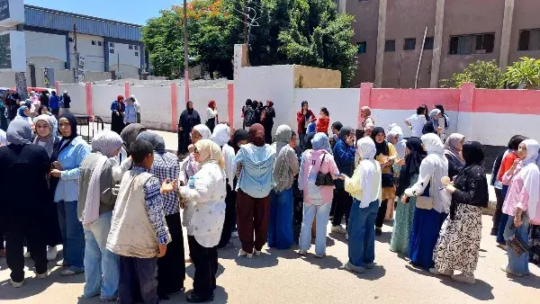 تباين آراء طلاب الثانوية العامة بالقليوبية حول امتحان اللغة العربية.. شكاوى من طول الأسئلة وصعوبة بعض الجزئيات