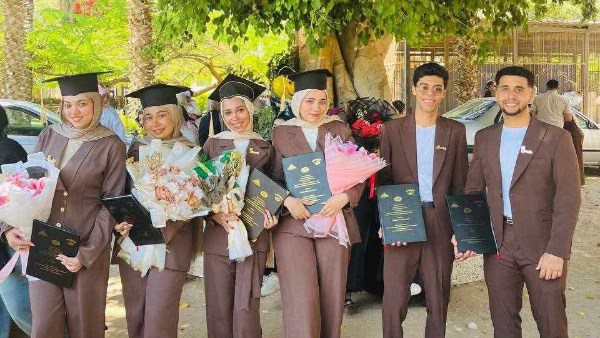 طلاب زراعة جامعة بنها يطورون مشروعًا لإنتاج إنزيم عالي النقاء يدخل في صناعة المنظفات.. خطوة واعدة لخدمة الصناعة