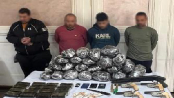 مصرع عنصر شديد الخطورة وضبط 660 كيلو مخدرات و58 سلاحًا ناريًا في حملات أمنية موسعة