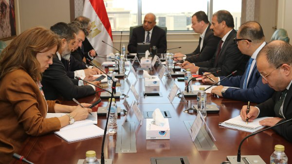 وزير الكهرباء يبحث مع البنك الأوروبي لإعادة الإعمار والتنمية تعزيز التعاون في مشروعات الطاقة المتجددة