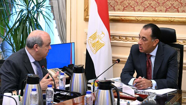 مدبولي يتابع مشروع مبنى الركاب (4) بمطار القاهرة لرفع الطاقة الاستيعابية إلى 70 مليون راكب