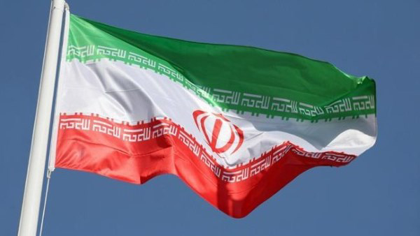 إيران تستدعي السفير البريطاني احتجاجًا على تصريحات لندن.. وتتهمها بدعم "الإرهابيين" وإسرائيل
