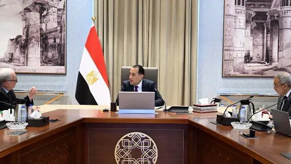 مدبولي يبحث مع نائب رئيس الوزراء للشؤون الاقتصادية خطة إعادة هيكلة الهيئات الاقتصادية