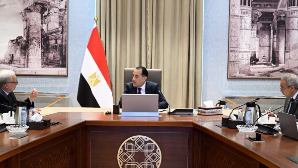 مدبولي يبحث مع نائب رئيس الوزراء للشؤون الاقتصادية خطة إعادة هيكلة الهيئات الاقتصادية