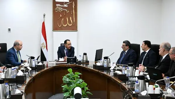 مدبولي يتابع الموقف التنفيذي لمبنى الركاب (4) بمطار القاهرة.. بطاقة استيعابية تصل إلى 40 مليون راكب سنويًا