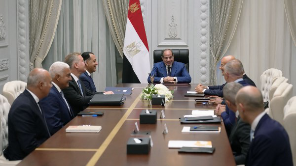 السيسي يستقبل الرئيس التنفيذي لـ«إيني» ويبحث خطط زيادة الاستثمارات وإنتاج الغاز في مصر