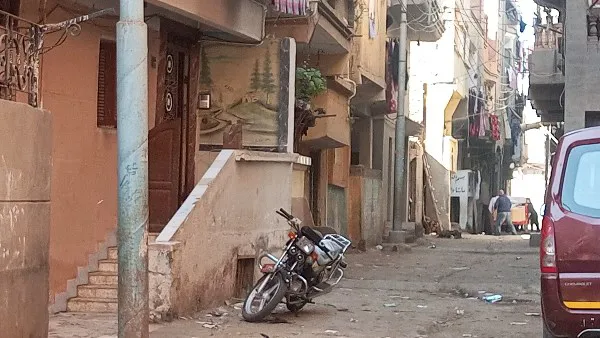 جلس على الأرض ورفض الرحيل.. قصة نجاة مواطن من محاولة اختطاف بالدقهلية