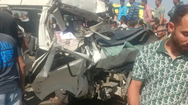 مصرع شخصين وإصابة 15 آخرين في تصادم ميكروباص ونقل بطريق السنبلاوين بالدقهلية