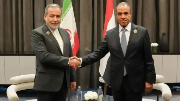 إيران تعلق على أمن مضيق هرمز وترد على اتهامات السعودية بشأن دعم الحوثيين