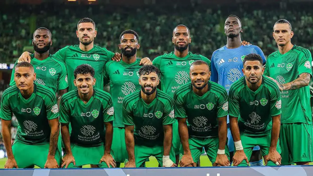 رياض محرز يقود تشكيل الأهلي السعودي ضد الحزم