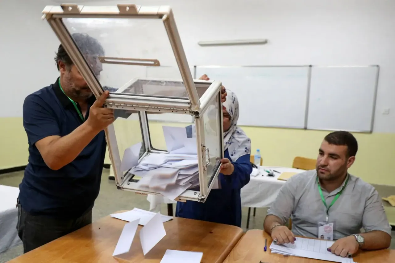 فرز الأصوات يظهر فوزاً عريضاً للرئيس تبون... وترقب لنسبة المشاركة