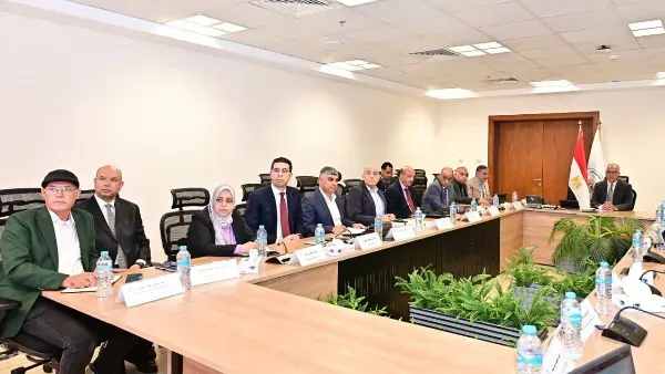وزير الري يتابع إيراد نهر النيل وتشغيل السد العالي استعدادًا لموسم الأمطار والسيول