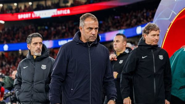 هانز فليك يوجّه انتقادات قوية للاعبي برشلونة بعد الخسارة أمام أتلتيكو مدريد