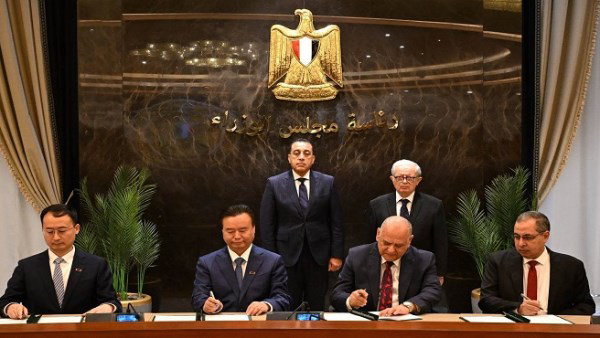 رئيس الوزراء يشهد توقيع شراكة استراتيجية بين “النصر للسيارات” و“فاو كار” الصينية لإنتاج سيارات بعلامة “نصر”