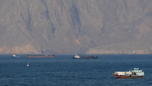 إيران تصعّد في مضيق هرمز.. إدراج 45 ناقلة نفط على القائمة السوداء والتهديد بالغرامات والمصادرة (1) إيران تصعّد في مضيق هرمز.. إدراج 45 ناقلة نفط على القائمة السوداء والتهديد بالغرامات والمصادرة (1)
