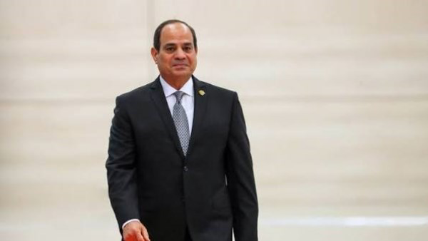 السيسي يلتقي الرئيس الإيراني في نيودلهي ويؤكد ضرورة وقف التصعيد بالمنطقة